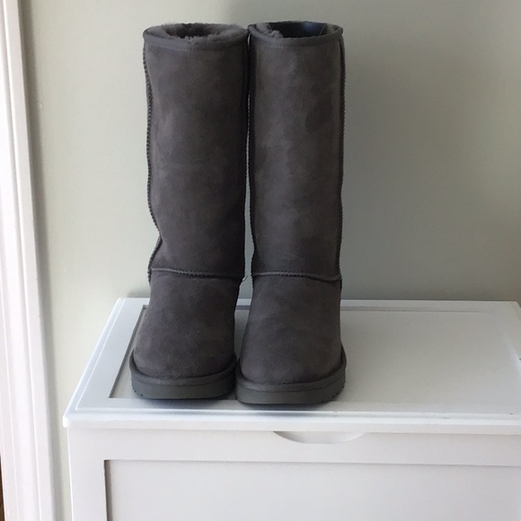 Ugg Classic Tall Boot - Picture 2 of 4